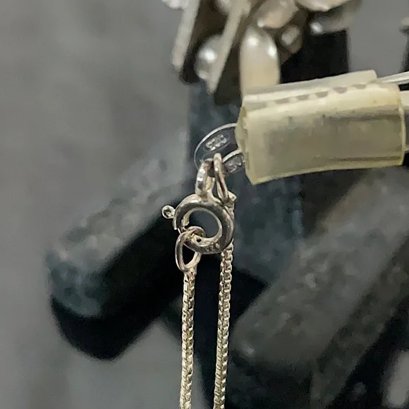 Vtg.(1980) 18” Sterling Silver Necklace W/Onyx Pendant & Matching Earrings - Picture 6 of 7